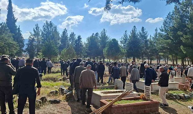 Burdur'da çıkan yangında hayatını kaybeden yaşlı çift toprağa verildi