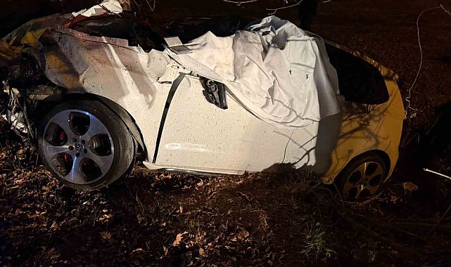 Burdur'da kamyonet ile çarpışan otomobil hurdaya döndü: 1 ölü, 1 yaralı