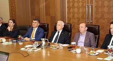 Bursa Büyükşehir Belediye Başkanı Bozbey: "Su tüketen sanayi tartışılmalı"