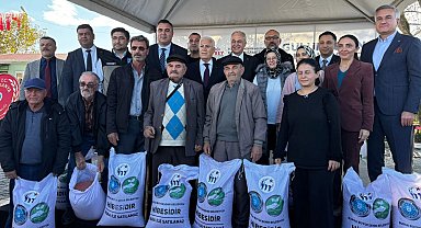 Bursa Büyükşehir'den Mustafakemalpaşa'da çiftçilere tohumluk buğday desteği