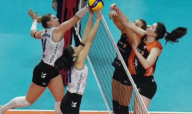 Bursa Nilüferli Sultanlar Eczacıbaşı Dynavit'i 3-1 mağlup etti
