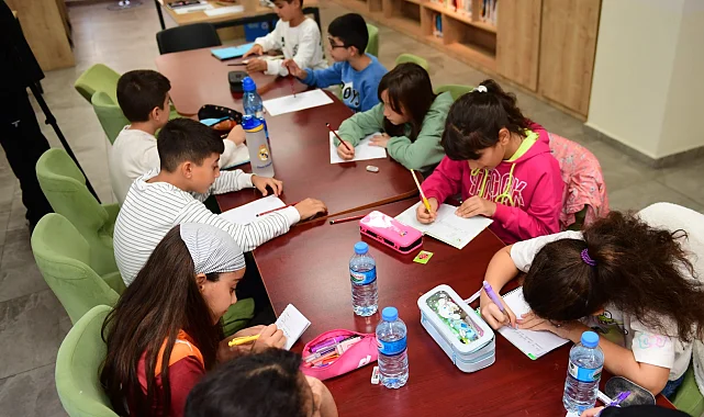 Bursa Osmangazi'de çocuklar hayallerini kağıda döküyor