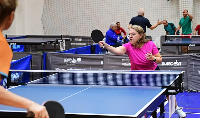 Bursa Osmangazi'de veteran sporcular final için ter döktü