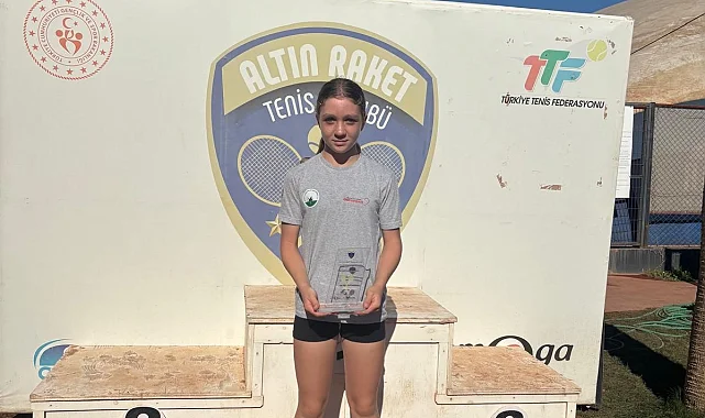 Bursa Osmangazili raket şampiyonluk kürsüsüne oturdu