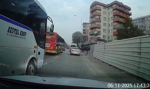 Bursa'da trafikte yol verme tartışması kamerada