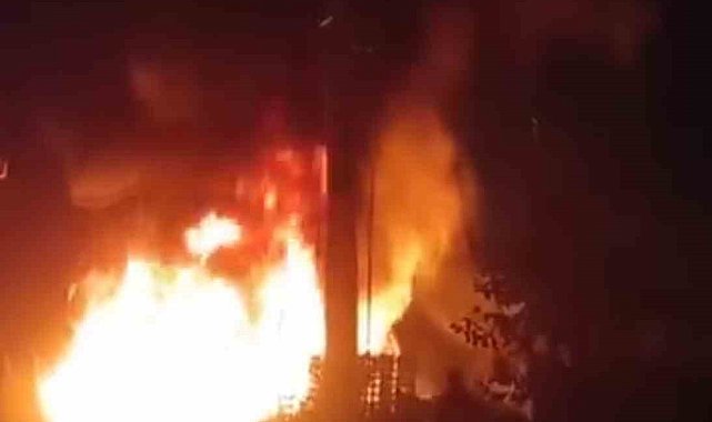 Bursa'da trafo yangını meyve kasalarına sıçradı