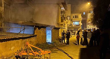 Bursa'da üç katlı binada çıkan yangın paniğe neden oldu
