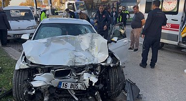 Bursa'da yarış yapan iki otomobil dehşet saçtı: 13 yaralı