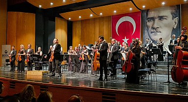 Bursa'da Atatürk'e senfonik anma