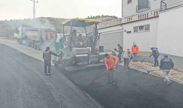 Büyükşehir'den Özvatan Küpeli Mahallesi'nde 5 bin 300 ton sıcak asfalt ile konforlu ulaşım