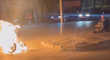 Çalışmayan motorunu yakıp, karşısına geçip izledi