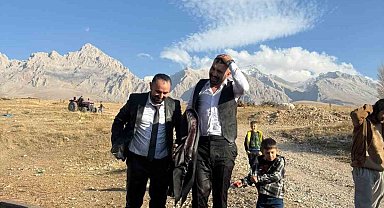 Çamardı'da 'damat serinletme' geleneği renkli görüntülere sahne oldu