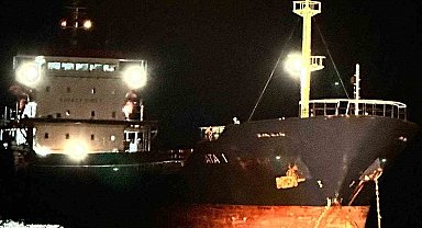 Çanakkale Boğazı'ndan geçen kuru yük gemisi makine arızası yaptı