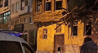 Çanakkale'de boş bina yağış nedeniyle kısmen çöktü