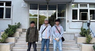 Çanakkale'de jandarmadan göçmen kaçakçılığı operasyonu: 3 organizatör ile 27 kaçak göçmen yakalandı