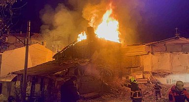 Çankırı'da ev yangını: İki ev alevlere teslim oldu