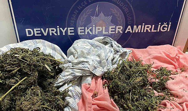Çarşafa sarılmış uyuşturucu ve hassas terazi ele geçirildi