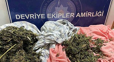 Çarşafa sarılmış uyuşturucu ve hassas terazi ele geçirildi