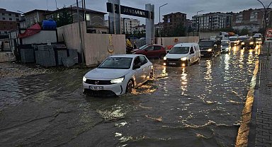Çerkezköy'de sağanak yağış hayatı felç etti