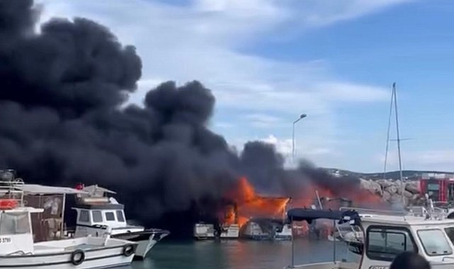Çeşme'de korku dolu anlar: Tekneler alevlere teslim oldu