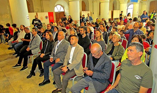 Çeşme'de satranç turnuvası düzenlendi