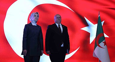 Cezayir'in bağımsızlığının 71'inci yıl dönümü kutlandı