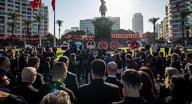 CHP İzmir Ata'sını andı