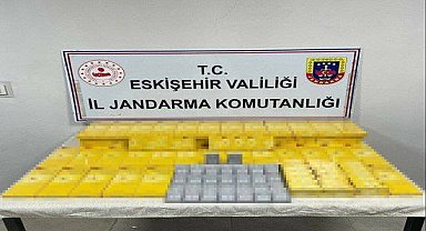 Cinsel ürünler, sigara ve tabancaları kaçak olarak satmayı planlayan şahısları jandarma yakaladı