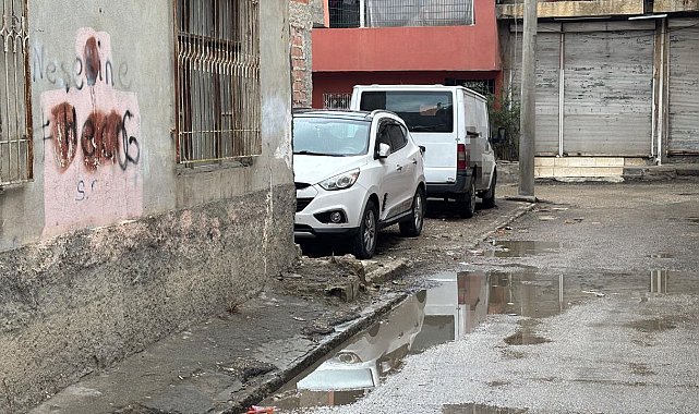 Çocuğun kafasını önce arabaya vurdu sonra çocuğu yere fırlattı