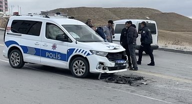Çorum'da ekip aracı ile hafif ticari araç çarpıştı: 1 polis yaralı