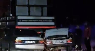 Çorum'da iki otomobil park halindeki vince çarptı: 1 ölü, 1 yaralı