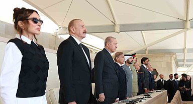 Cumhurbaşkanı Erdoğan, 8 Kasım Zafer Günü'nün kutlandığı tören alanında