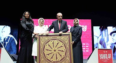 Cumhurbaşkanı Erdoğan, "Türkiye'de uyuyanları uyandırmaya bir şule yetmiştir"