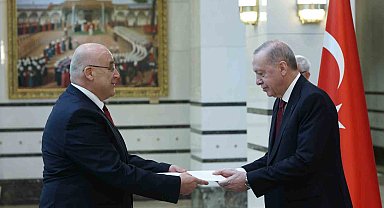 Cumhurbaşkanı Erdoğan'a 5 ülkenin büyükelçisinden güven mektubu