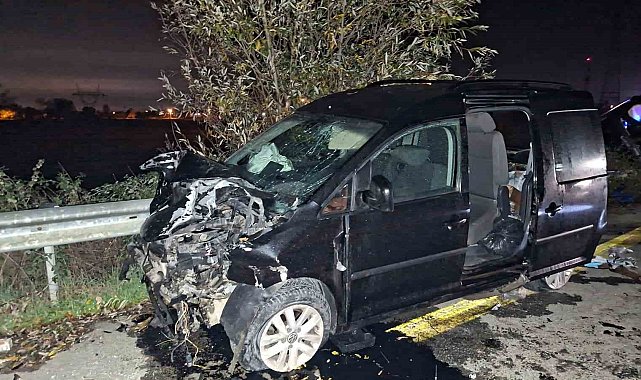 D-140'da kaza yapan araçlar hurdaya döndü: 1 ölü, 2 yaralı