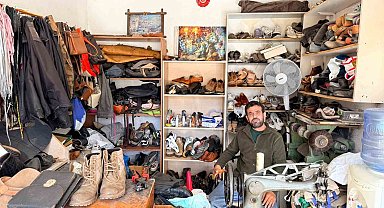 Datça'da 26 yıldır ayakkabı tamirciliği yapıyor