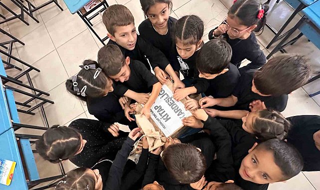 Demirkent TOKİ Öğrencilerinden 29 Ekim İlkokulu'na kitap kardeşliği