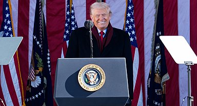 Demokratlar, cinsel istismar suçlusu Epstein'in Trump'a ilişkin e-postalarını yayımladı