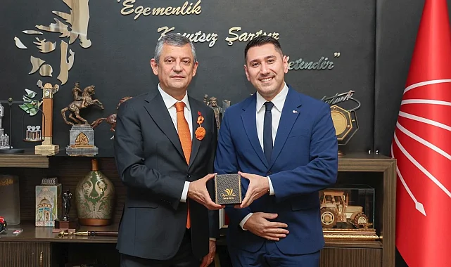 Deniz Karafazlı, CHP Genel Başkanı Özgür Özel'i ziyaret etti