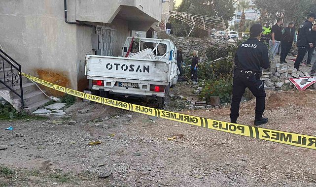 Denizli'de kamyonet evin bahçesine uçtu; 1 ölü 3 yaralı
