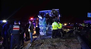 Denizli'de minibüs yolcu otobüsüyle çarpıştı: 1 ölü, 13 yaralı