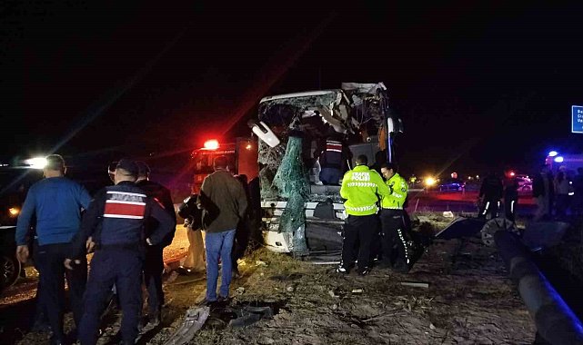 Denizli'de minibüs yolcu otobüsüyle çarpıştı: Yaralılar var
