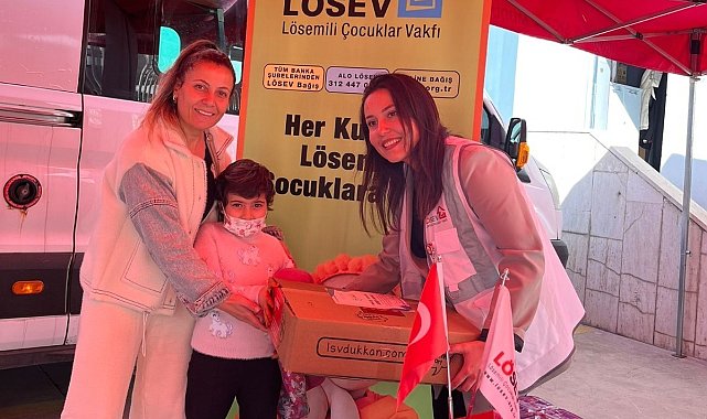 Denizli'de mutlu et paketleri kanserle mücadele eden ailelere ulaştı