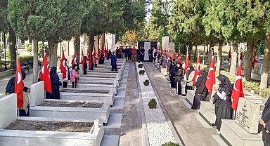Denizli'de şehit öğretmenler dualarla yanıldı