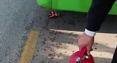 Denizli'de yanmaya başlayan halk otobüsünde facia ucuz atlatıldı