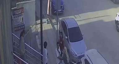 Deprem paniğiyle kaçan vatandaşların o anları kamerada