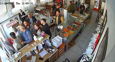 Depreme lokantada yakalanan vatandaşları panikle kaçışları kamerada