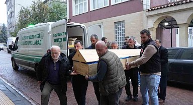 Dere yatağında cenazelerine ulaşılan anne ve oğlunun cenazesi ilçeye getirildi