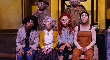 Devlet Tiyatrosu Sersemler Evi oyunuyla Kars'ta