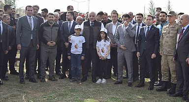 Dicle Gençlik Kampında milli ağaçlandırma gününde toplu fidan dikimi yapıldı